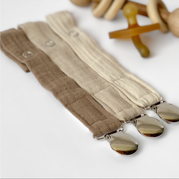 SET Of 4 CharleyCharles Pacifier Clips - Picture 1 of 6